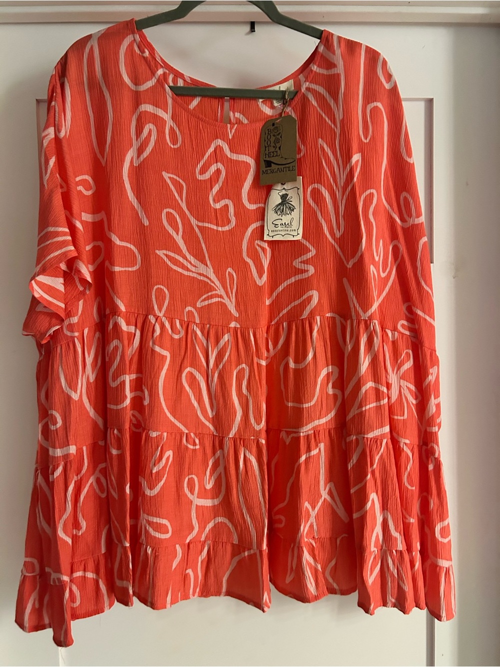NWT 2X “Easel” Coral & White Abstract Tiered Tunic Top